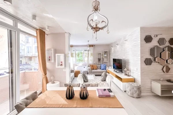 Apartament 2+1+2 tualete me qera prane Pavarotit ,Kopshti Zoologjik!