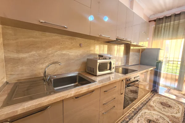 Shtepi me qera Apartament ne Tirane, 1+1, Mobilimi E mobiluar, Pagesa 60,000  Leke.
