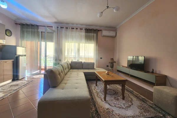 Shtepi me qera 1+1 ne Tirane - 60,000 Leke