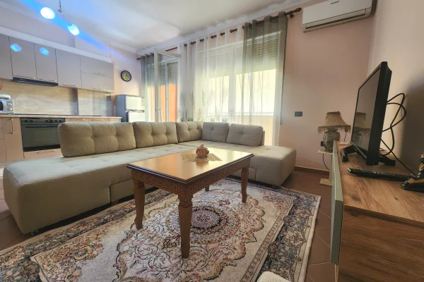 Shtepi me qera Apartament ne Tirane, 1+1, Mobilimi E mobiluar, Pagesa 60,000  Leke.