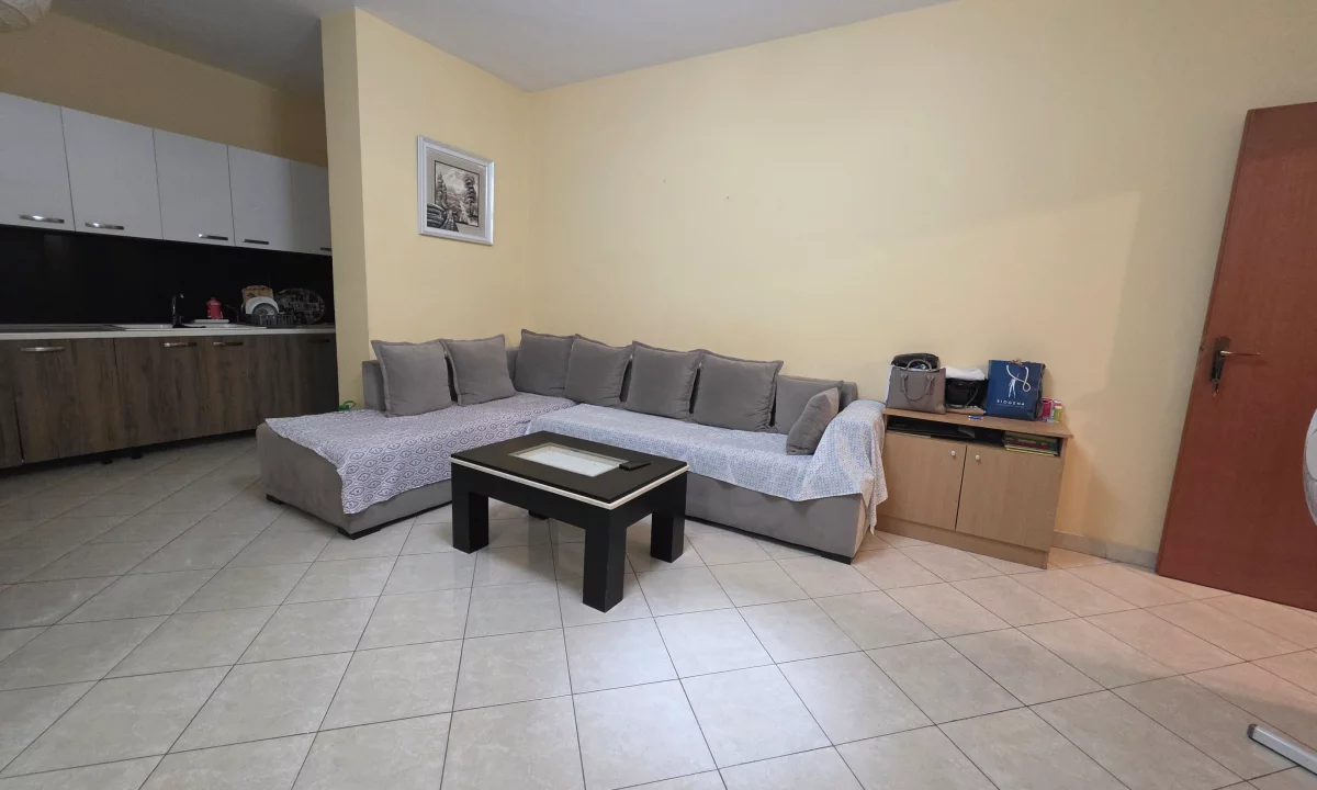 Shtepi me qera Apartament ne Tirane, 2+1, Mobilimi E mobiluar, Pagesa 400  Euro.