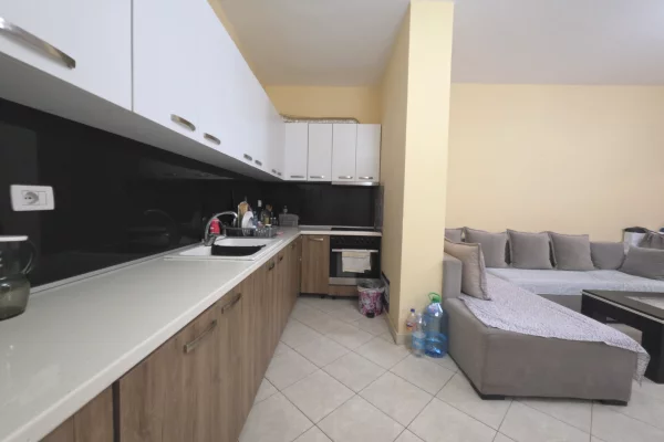 Shtepi me qera Apartament ne Tirane, 2+1, Mobilimi E mobiluar, Pagesa 400  Euro.