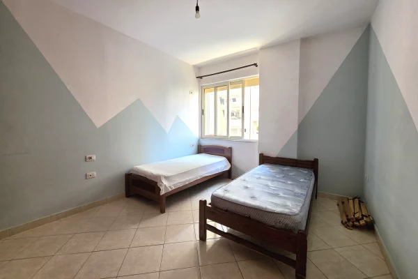 Shtepi me qera Apartament ne Tirane, 2+1, Mobilimi E mobiluar, Pagesa 400  Euro.