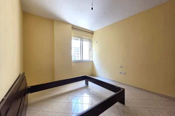 Shtepi me qera Apartament ne Tirane, 2+1, Mobilimi E mobiluar, Pagesa 400  Euro.