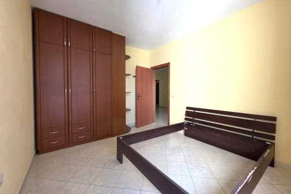Shtepi me qera Apartament ne Tirane, 2+1, Mobilimi E mobiluar, Pagesa 400  Euro.