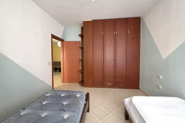 Shtepi me qera Apartament ne Tirane, 2+1, Mobilimi E mobiluar, Pagesa 400  Euro.