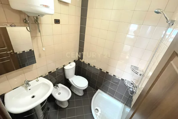 Shtepi me qera Apartament ne Tirane, 1+1, Mobilimi E mobiluar, Pagesa 690  Euro.