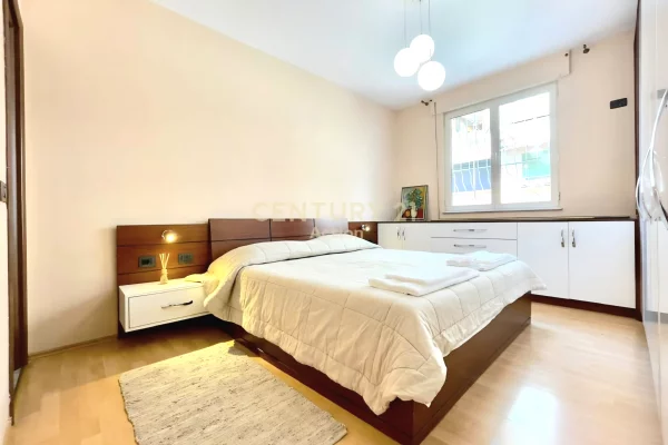 Shtepi me qera Apartament ne Tirane, 1+1, Mobilimi E mobiluar, Pagesa 690  Euro.