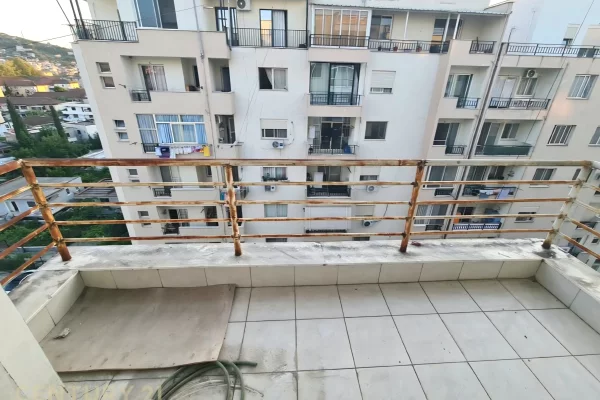 Shtepi ne shitje Apartament ne Tirane, 2+1, Mobilimi Bosh, pa mobiluar, Pagesa 124,000  Euro.