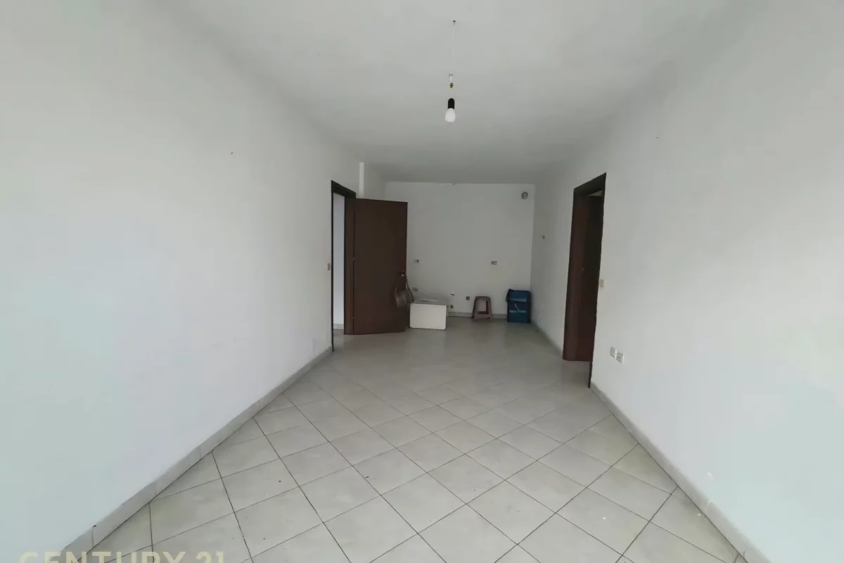 Shtepi ne shitje Apartament ne Tirane, 2+1, Mobilimi Bosh, pa mobiluar, Pagesa 124,000  Euro.