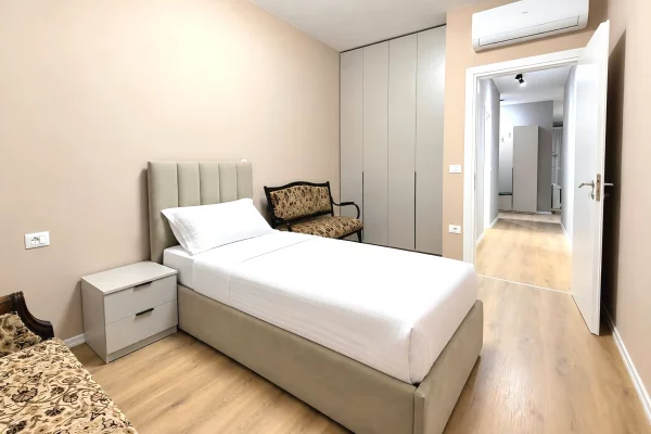 Shtepi me qera Apartament ne Tirane, 2+1, Mobilimi E mobiluar, Pagesa 65,000  Leke.