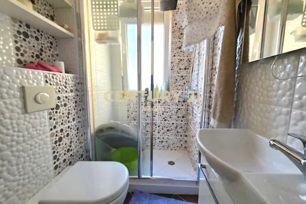 Shtepi me qera Apartament ne Tirane, 2+1, Mobilimi E mobiluar, Pagesa 700  Euro.