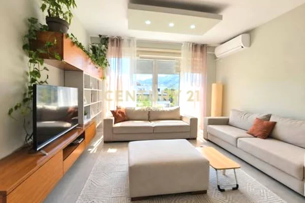 Shtepi me qera 2+1 ne Tirane - 700 Euro