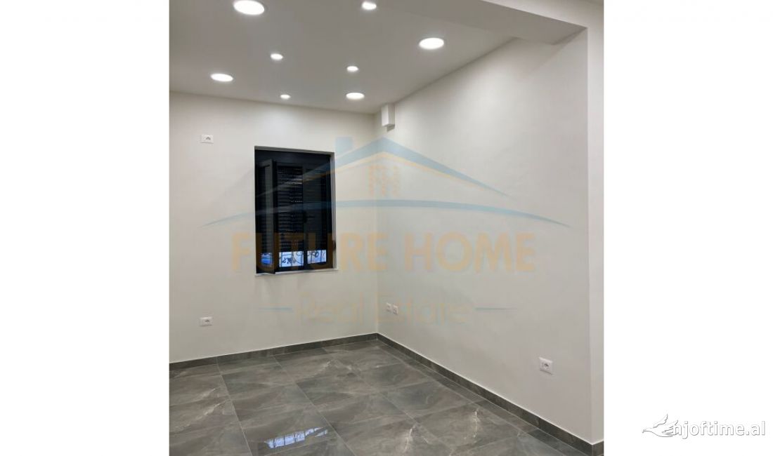 Ambient Biznesi per Shitje tek Stadiumi Dinamo ne rruge kryesore