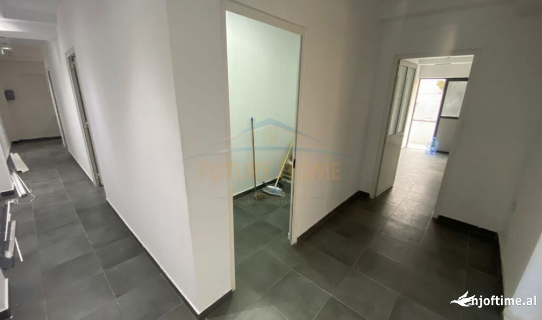 Ambient per Qera tek Myslym Shyri, Tirane.