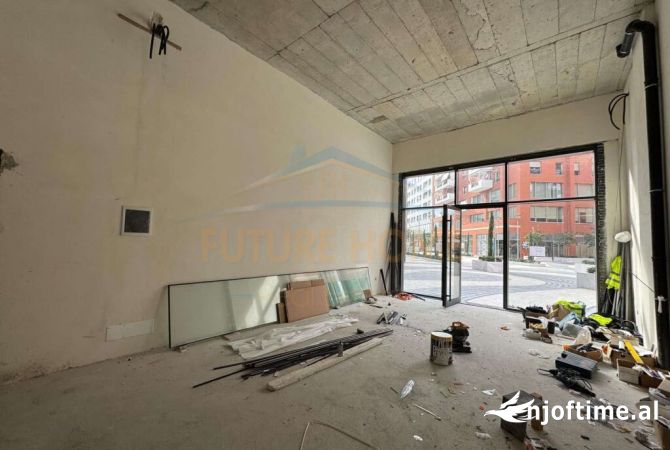 Ambiente Commerciale in Affitto 1+1 a Tirana - 1,300 Euro