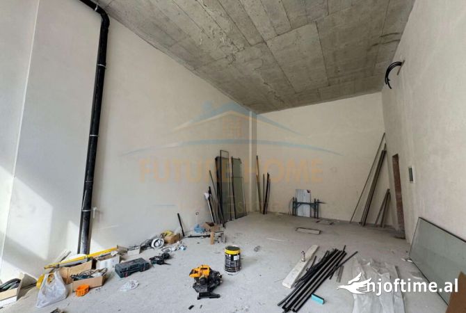 Ambiente Commerciale in Affitto 1+1 a Tirana - 1,300 Euro