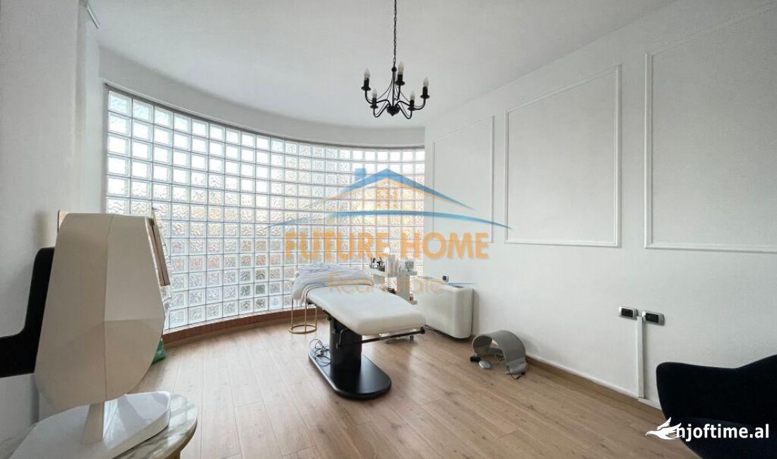 Ambjent Biznesi per Qera ne Bllok, Tirane.