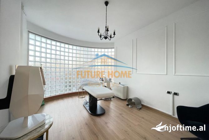 Ambjent Biznesi per Qera ne Bllok, Tiranë.