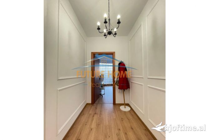 Ambjent Biznesi per Qera ne Bllok, Tirane.