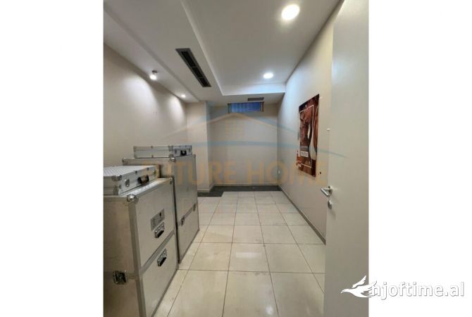 Ambjent Biznesi per Qera ne Qender, Tirane.