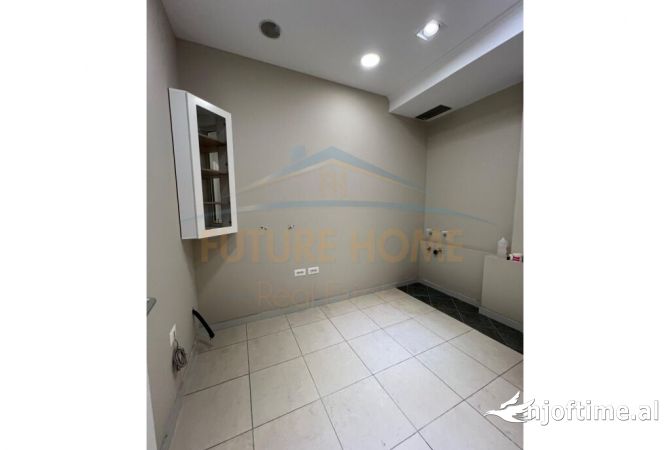 Ambjent Biznesi per Qera ne Qender, Tirane.