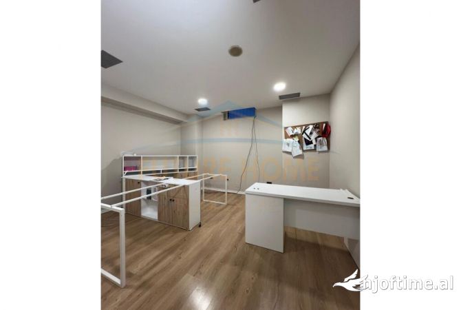 Ambjent Biznesi per Qera ne Qender, Tirane.