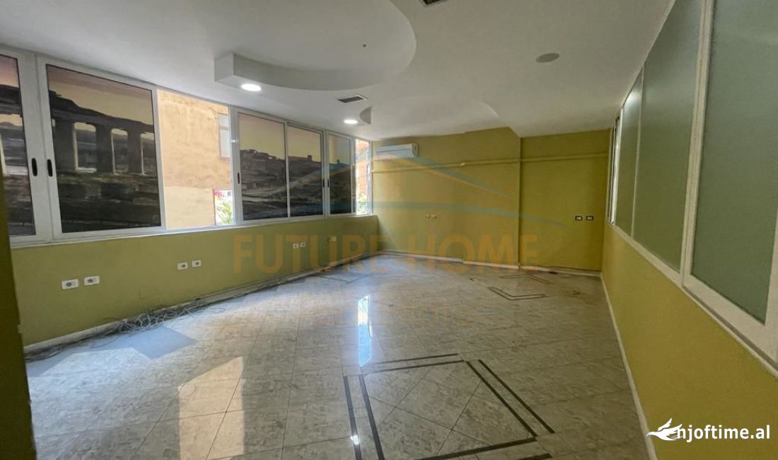 Ambient per Qera tek Shallvaret, Qender.