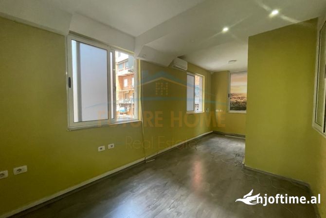 Ambient per Qera tek Shallvaret, Qender.