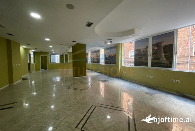 Ambient per Qera tek Shallvaret, Qender.