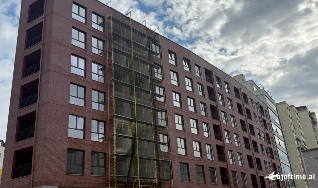 AMBIENT BIZNESI ME QIRA TEK STACIONI TRENIT / PRANE SPAK