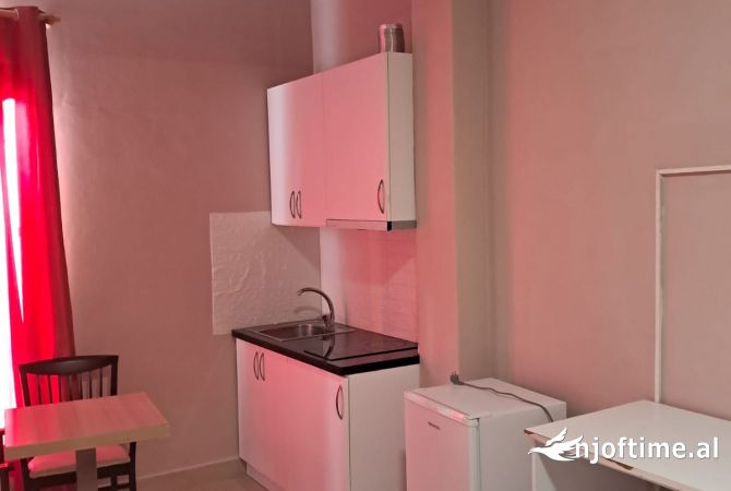 Shtepi me qera Apartament ne Tirane, Garsoniere, Mobilimi E mobiluar, Pagesa 25,000  Leke.