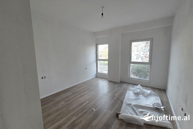 Shtepi ne shitje Apartament ne Tirane, 1+1, Mobilimi Bosh, pa mobiluar, Pagesa 129,000  Euro.