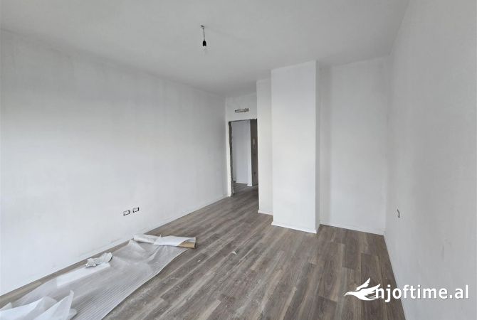 Shtepi ne shitje Apartament ne Tirane, 1+1, Mobilimi Bosh, pa mobiluar, Pagesa 129,000  Euro.