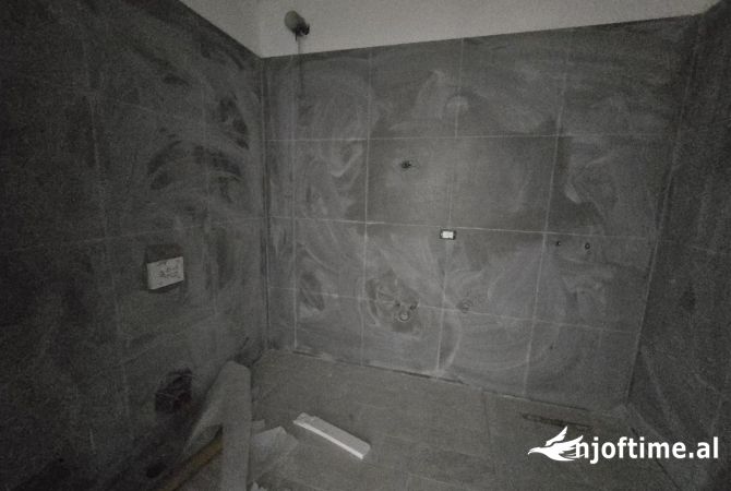 Shtepi ne shitje Apartament ne Tirane, 1+1, Mobilimi Bosh, pa mobiluar, Pagesa 129,000  Euro.