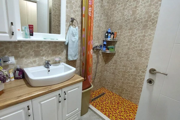 Appartamento in vendita a Tirana 2+1, Arredato