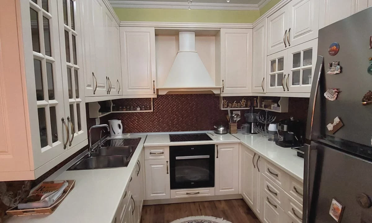 Appartamento in vendita a Tirana 2+1, Arredato