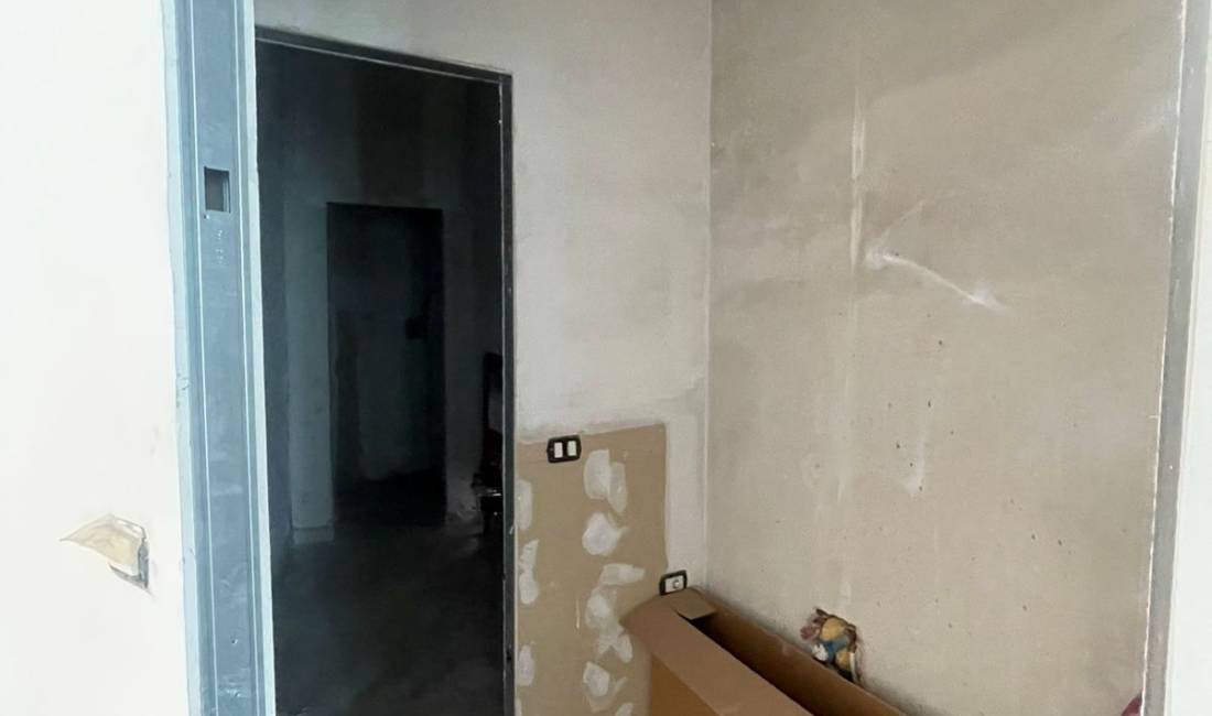 Ambient me qera ish tregu elektrik 