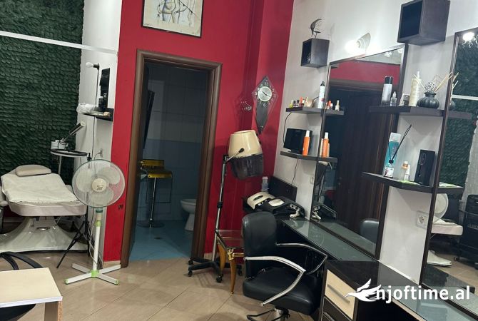 Ambiente Commerciale in Affitto 3+1 a Tirana - 250 Euro