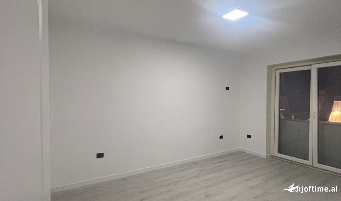 AMBIENT BIZNESI ME QERA 