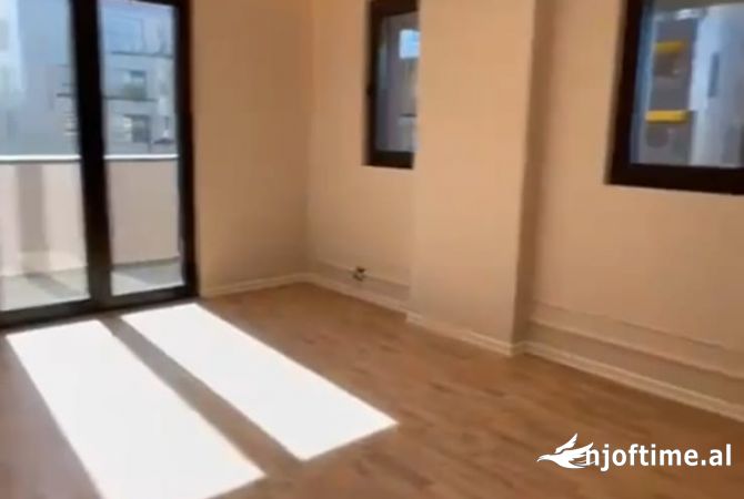 Ambient biznesi me qera, Rruga e Kavajes