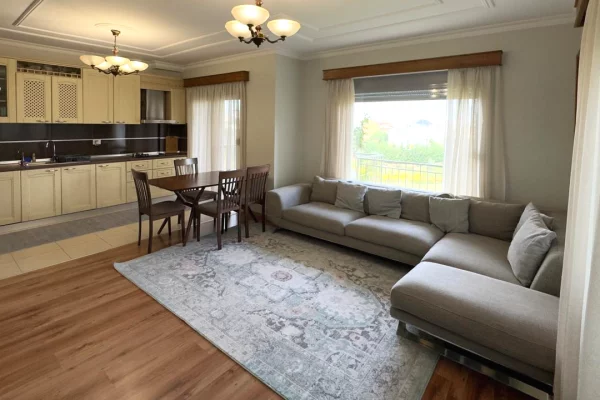 Shtepi me qera Vila Luksoze ne Tirane, 3+1, Mobilimi E mobiluar, Pagesa 900  Euro.