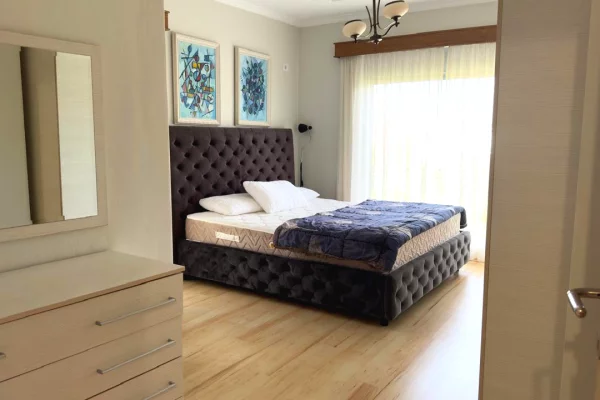 Shtepi me qera Vila Luksoze ne Tirane, 3+1, Mobilimi E mobiluar, Pagesa 900  Euro.