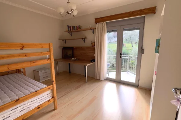 Shtepi me qera Vila Luksoze ne Tirane, 3+1, Mobilimi E mobiluar, Pagesa 900  Euro.