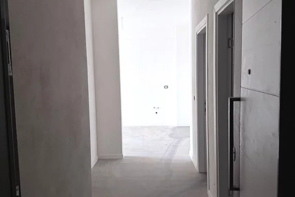 Appartamento in vendita a Tirana 3+1, Vuoto