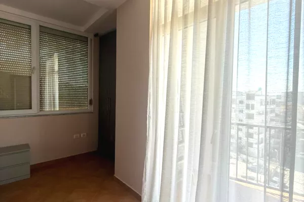 Shtepi me qera Apartament ne Tirane, 2+1, Mobilimi E mobiluar, Pagesa 60,000  Leke.