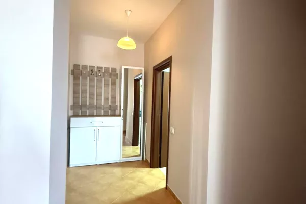 Shtepi me qera Apartament ne Tirane, 2+1, Mobilimi E mobiluar, Pagesa 60,000  Leke.