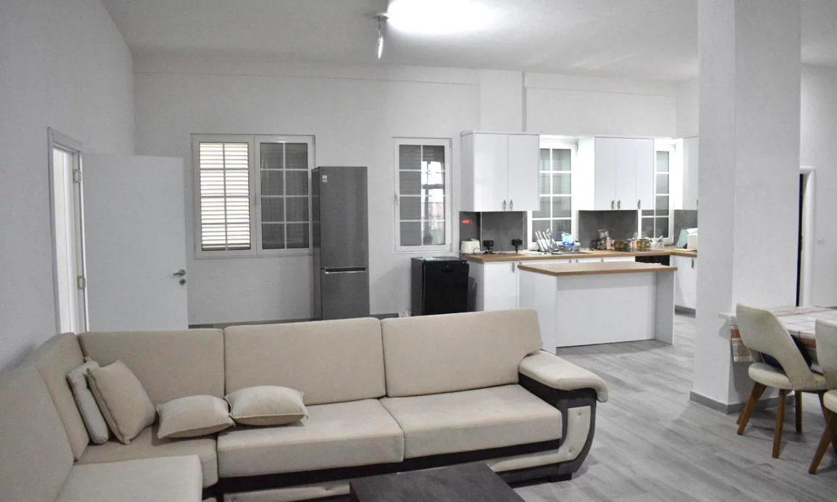 Shtepi me qera Apartament ne Tirane, 4+1, Mobilimi E mobiluar, Pagesa 1,500  Euro.