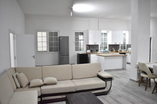 Shtepi me qera 4+1 ne Tirane - 1,500 Euro