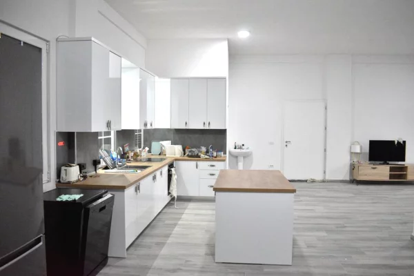 Shtepi me qera Apartament ne Tirane, 4+1, Mobilimi E mobiluar, Pagesa 1,500  Euro.